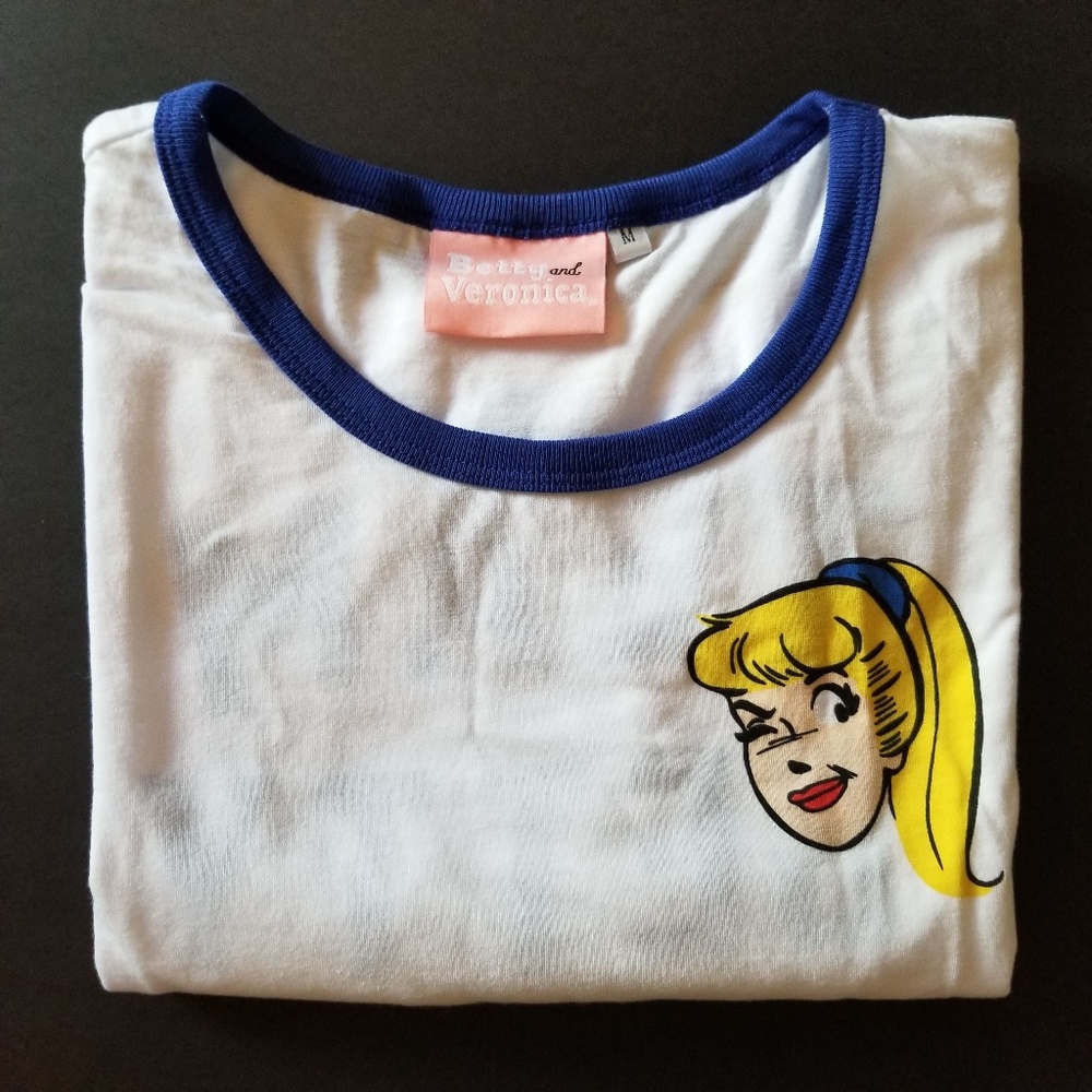 NWOT Team Betty Tee